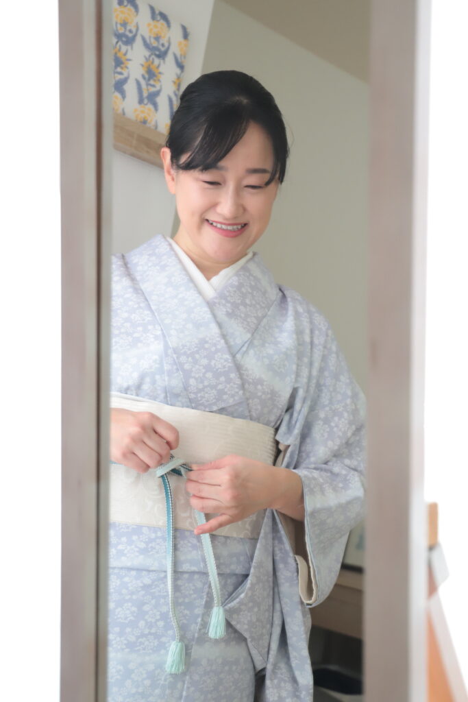 平組の帯締め結び
着物サロン綾織