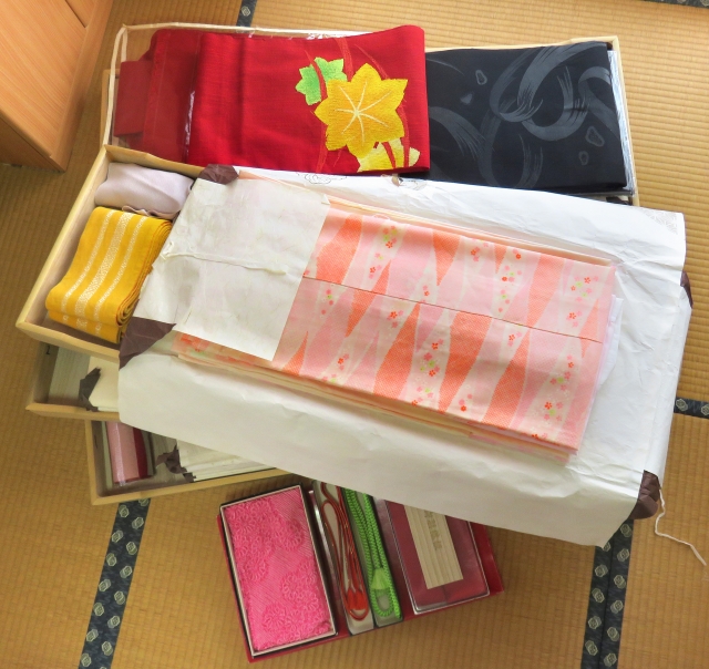 家に中にしまわれている着物たち